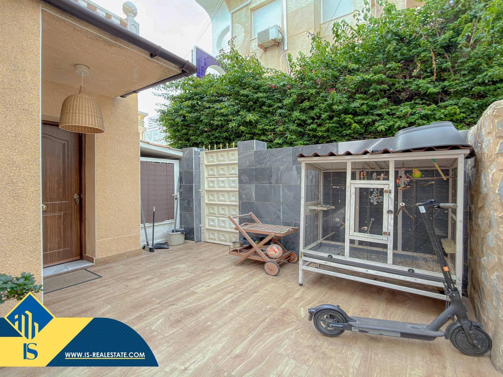 3 soverom Kjedet enebolig til salgs i Torrevieja med svømmebasseng - € 189 900 (Ref: 9543721)