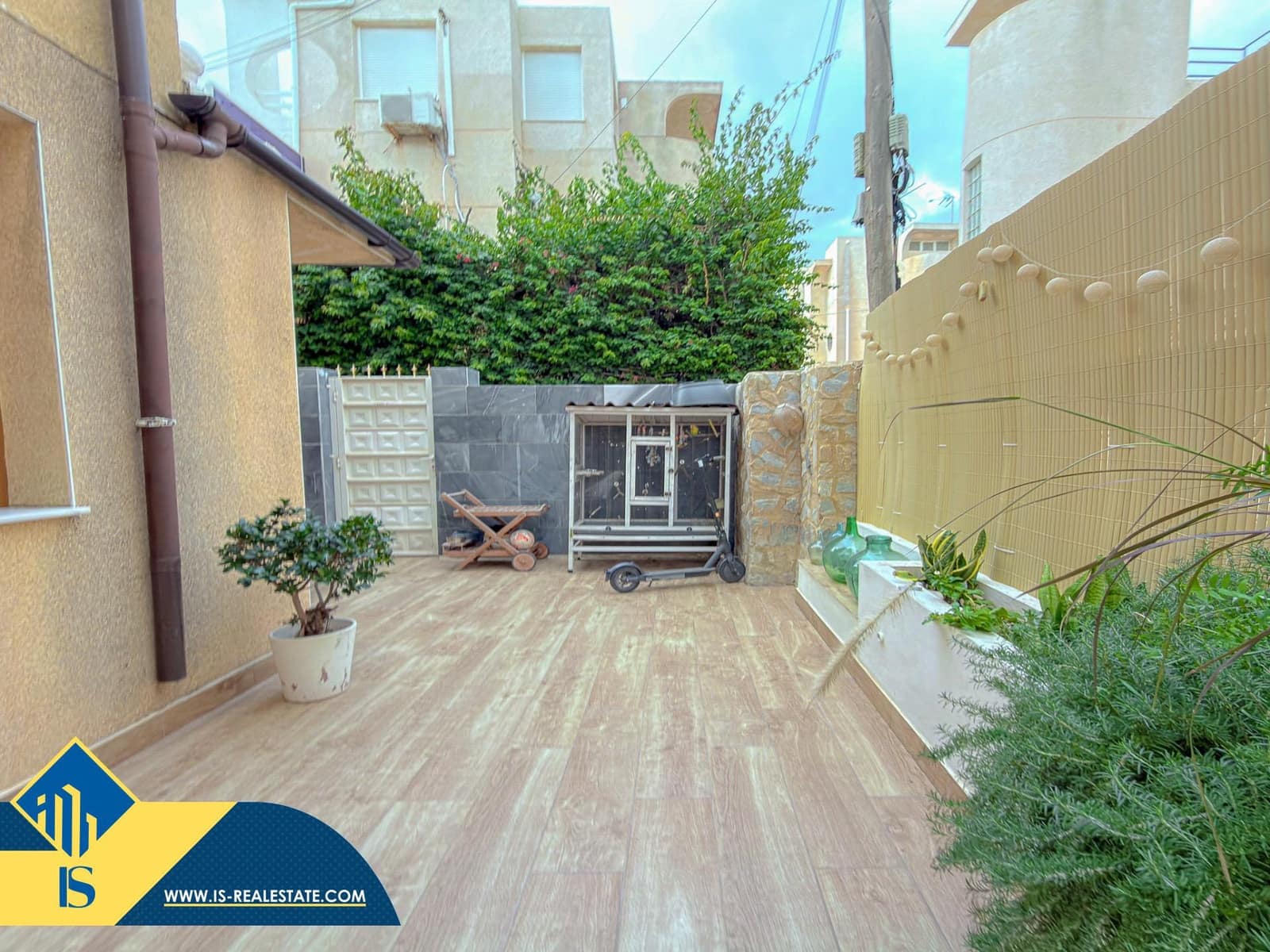 3 soverom Kjedet enebolig til salgs i Torrevieja med svømmebasseng - € 189 900 (Ref: 9543721)