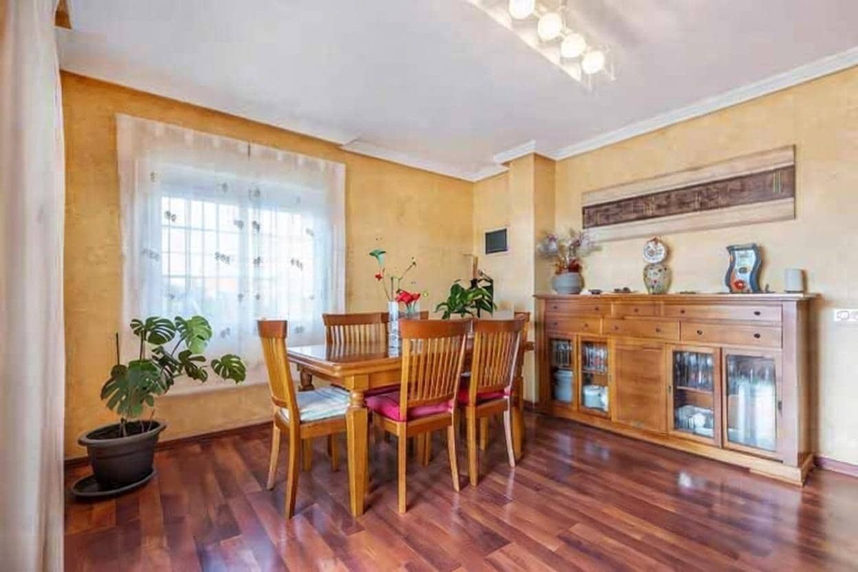 4 sypialnia Willa na sprzedaż w Torrevieja z basenem garażem - 499 000 € (Ref: 9551602)