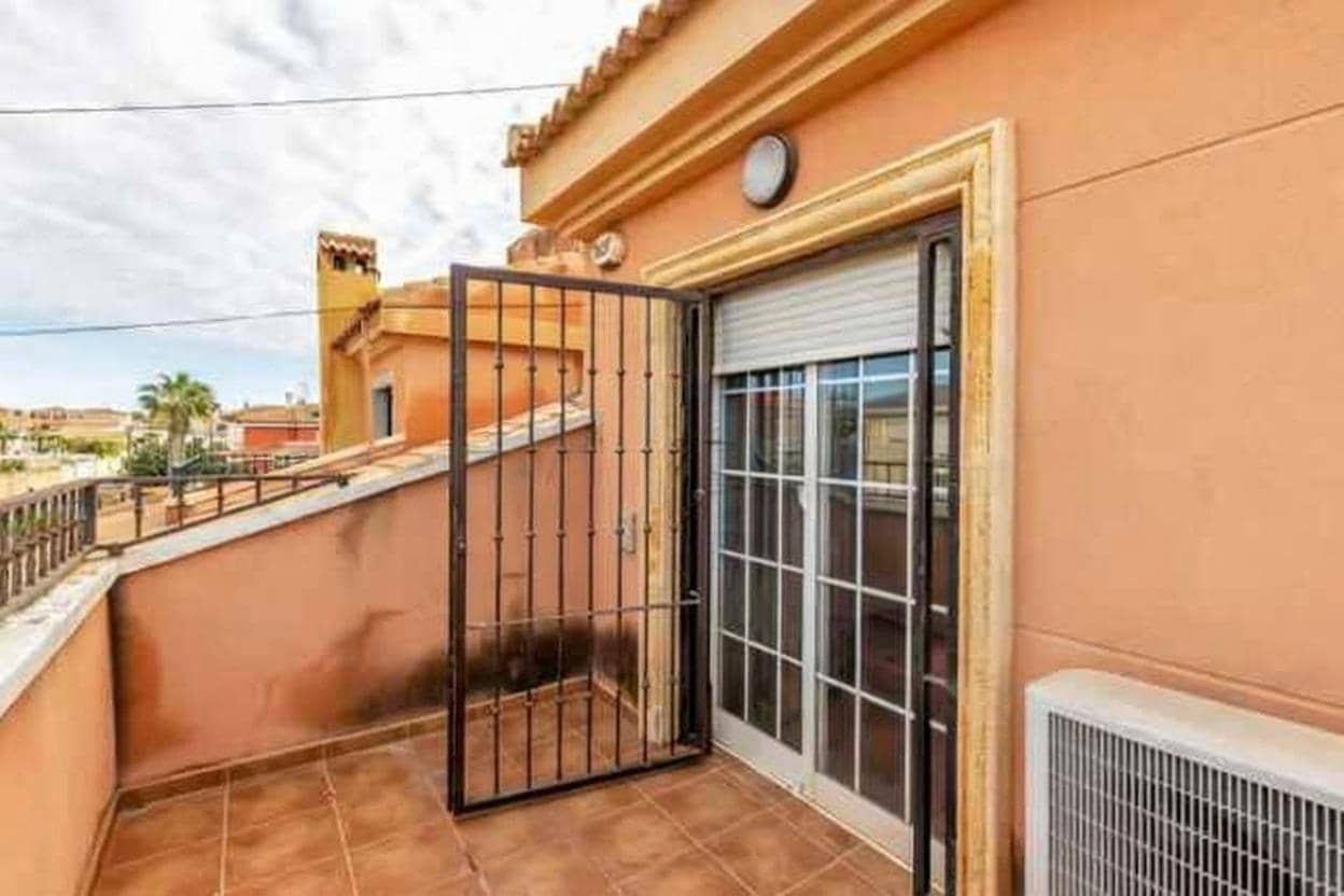 4 sypialnia Willa na sprzedaż w Torrevieja z basenem garażem - 499 000 € (Ref: 9551602)
