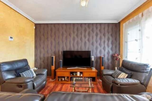 4 sypialnia Willa na sprzedaż w Torrevieja z basenem garażem - 499 000 € (Ref: 9551602)