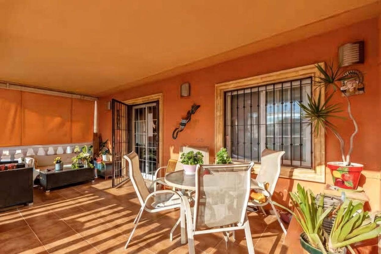 4 sypialnia Willa na sprzedaż w Torrevieja z basenem garażem - 499 000 € (Ref: 9551602)