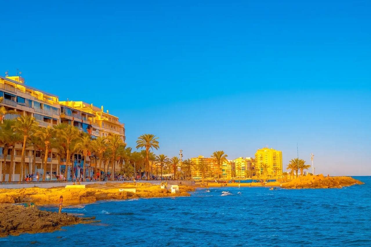 2 soverom Leilighet til salgs i Torrevieja med svømmebasseng - € 129 000 (Ref: 9551604)