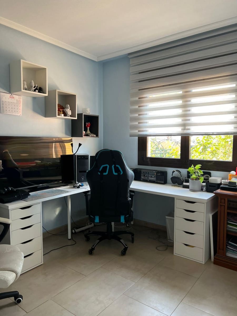 4 sypialnia Willa na sprzedaż w Torrevieja z basenem garażem - 479 900 € (Ref: 9558689)