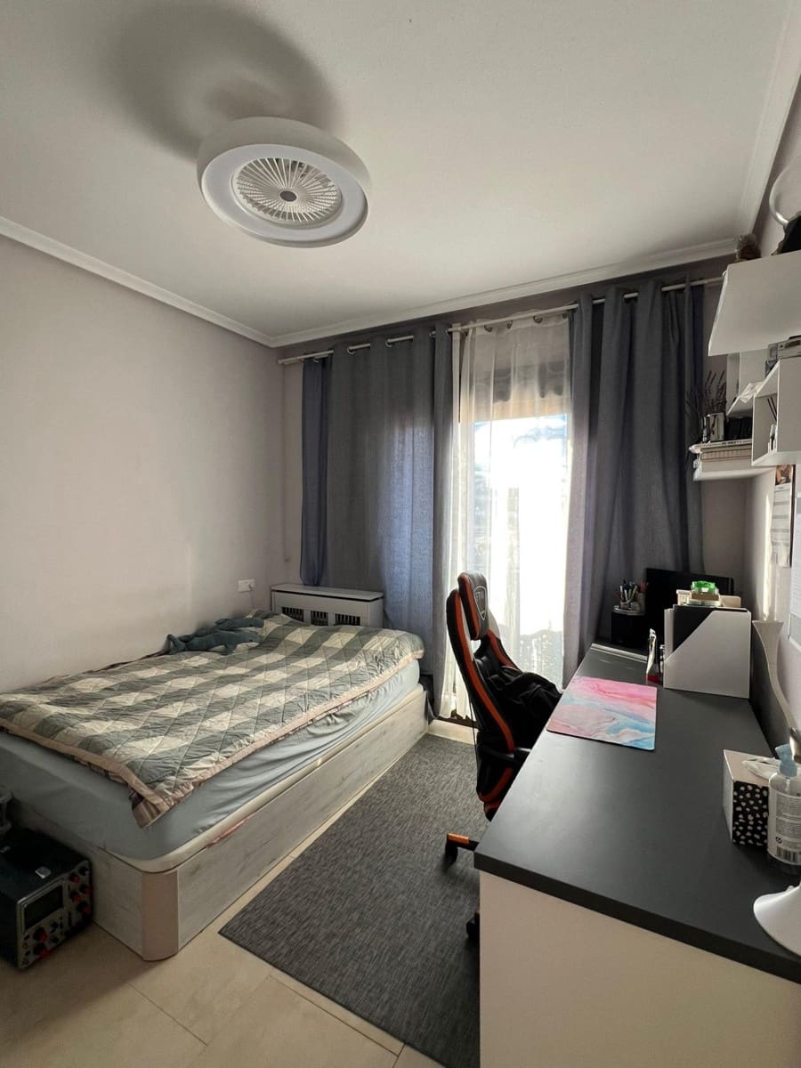 4 sypialnia Willa na sprzedaż w Torrevieja z basenem garażem - 479 900 € (Ref: 9558689)