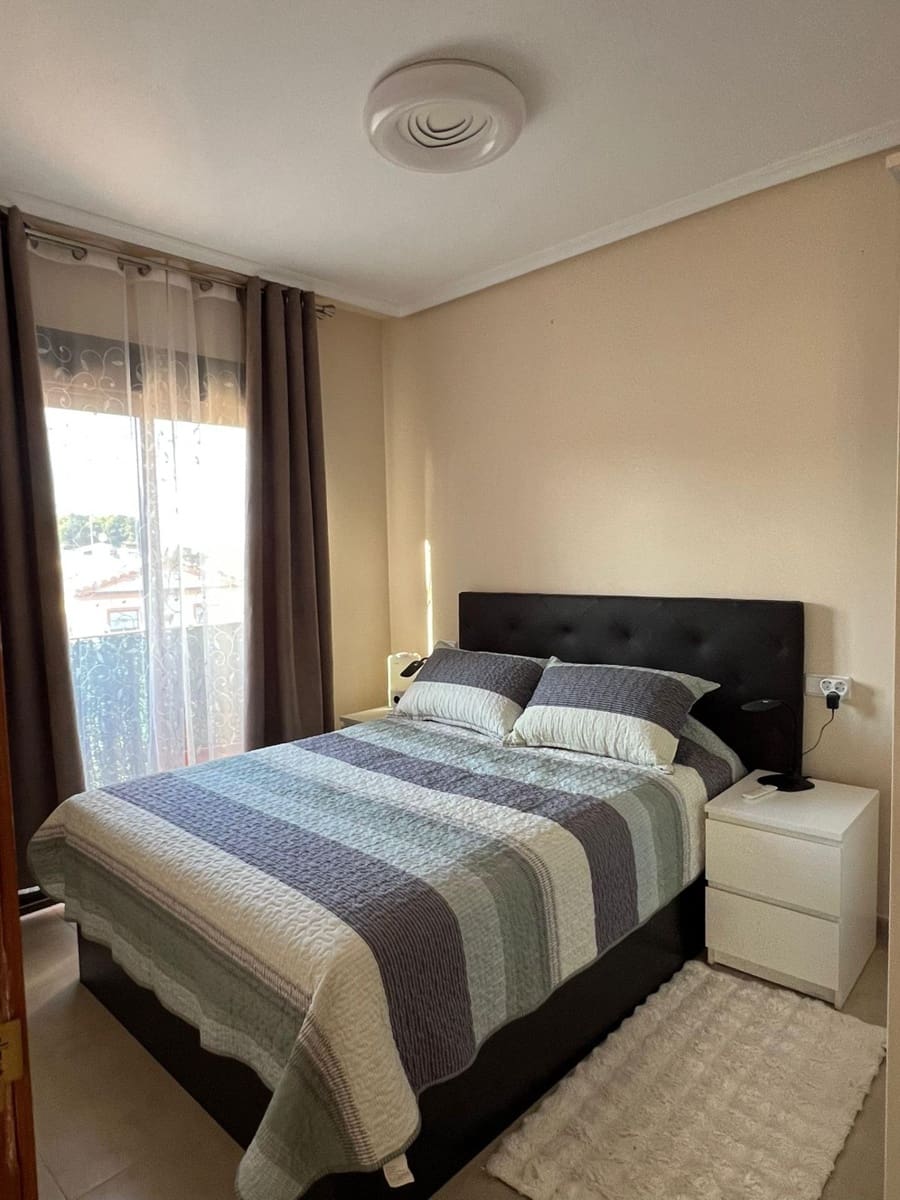 4 sypialnia Willa na sprzedaż w Torrevieja z basenem garażem - 479 900 € (Ref: 9558689)