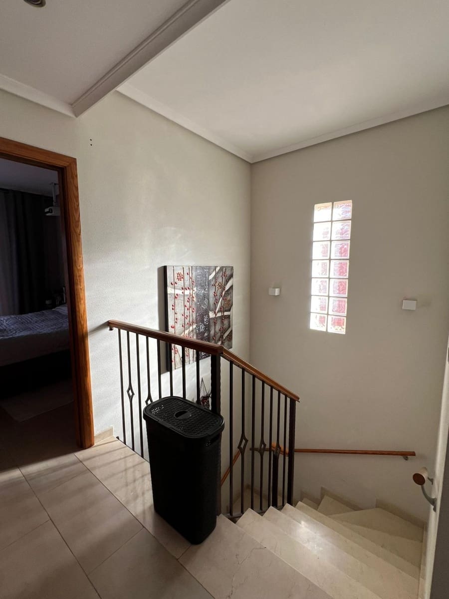 4 sypialnia Willa na sprzedaż w Torrevieja z basenem garażem - 479 900 € (Ref: 9558689)