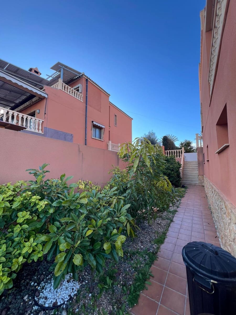 4 sypialnia Willa na sprzedaż w Torrevieja z basenem garażem - 479 900 € (Ref: 9558689)