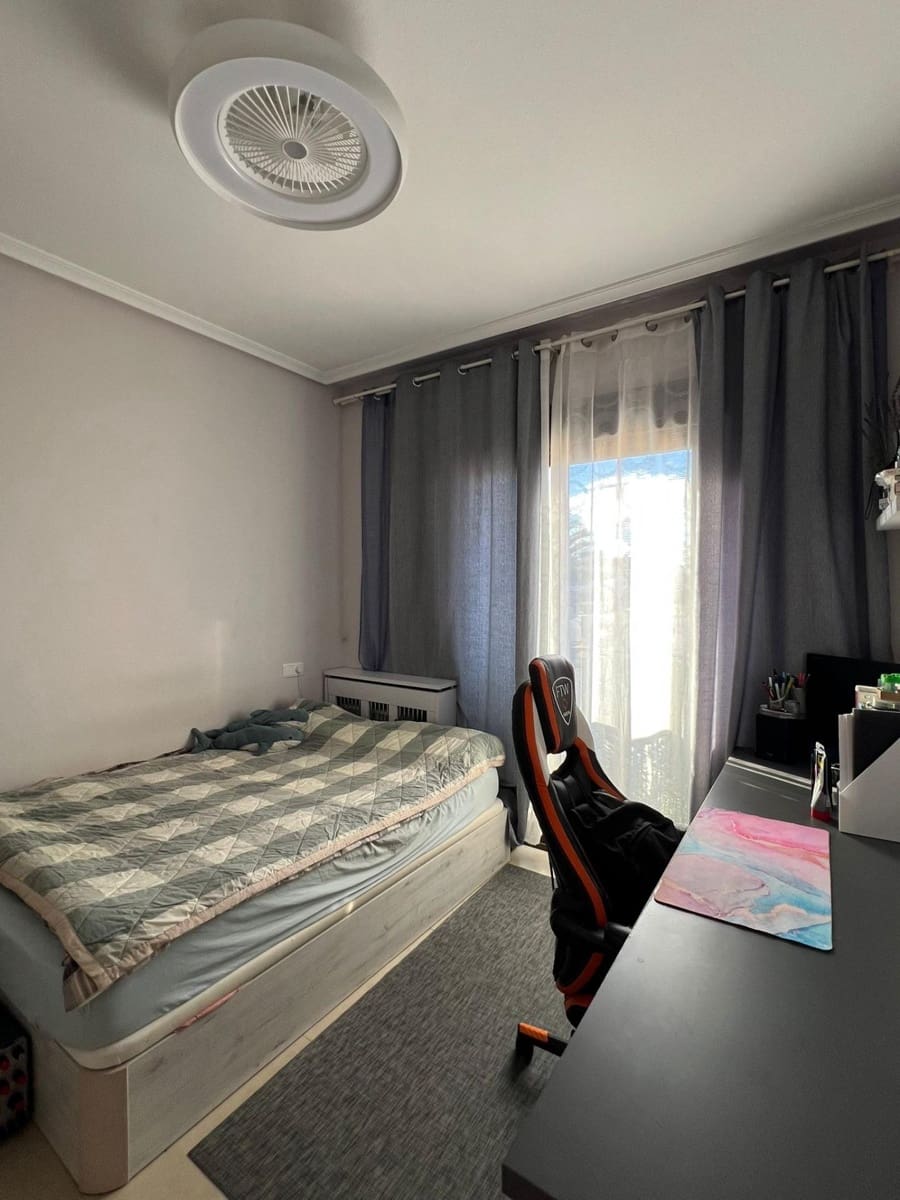 4 sypialnia Willa na sprzedaż w Torrevieja z basenem garażem - 479 900 € (Ref: 9558689)