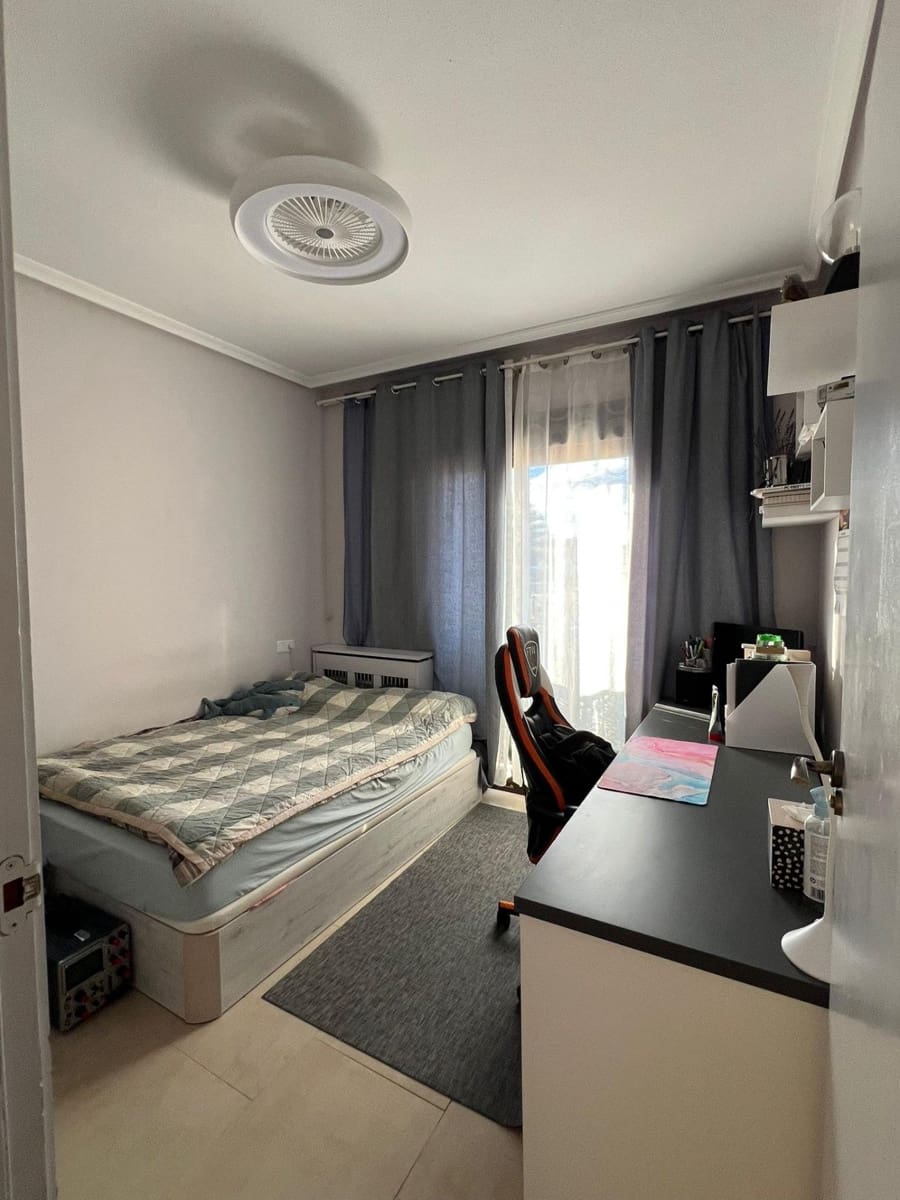 4 sypialnia Willa na sprzedaż w Torrevieja z basenem garażem - 479 900 € (Ref: 9558689)