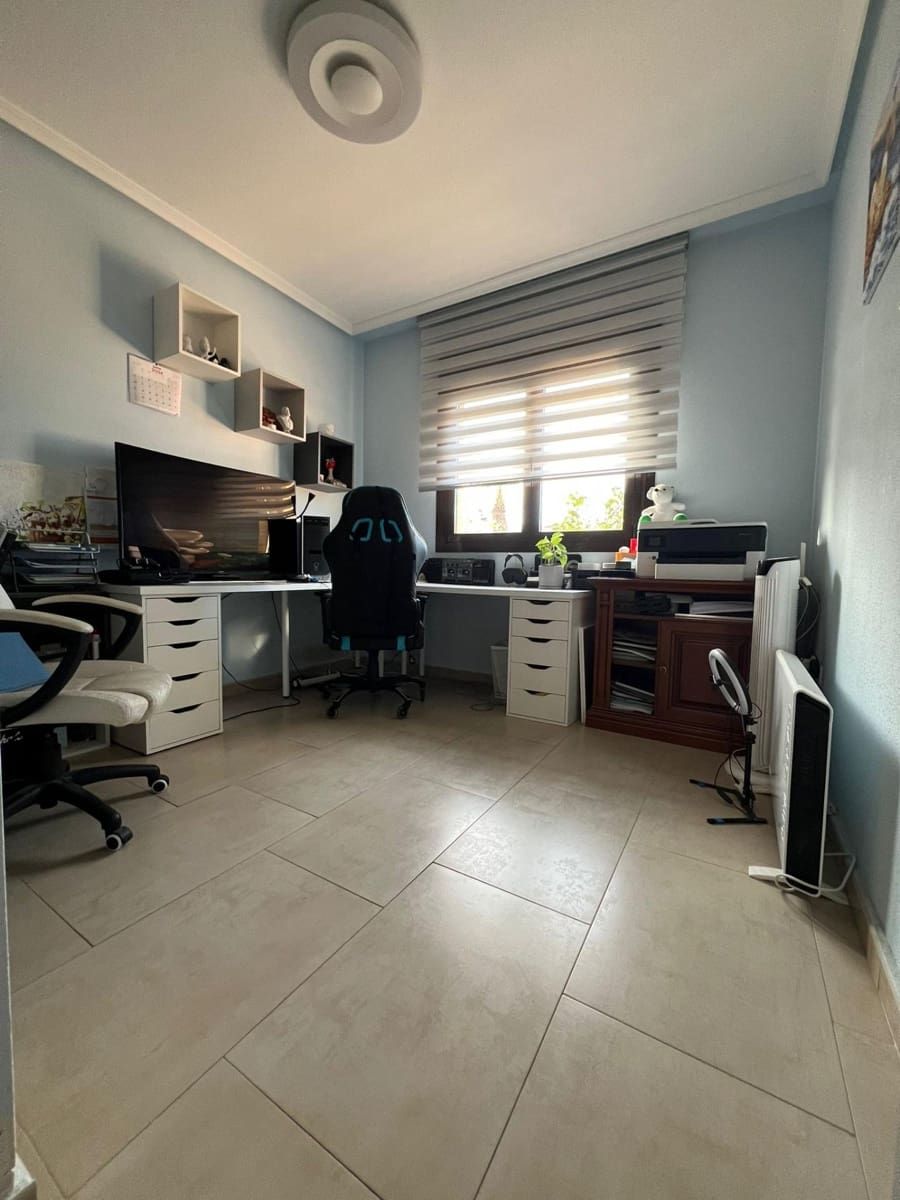 4 sypialnia Willa na sprzedaż w Torrevieja z basenem garażem - 479 900 € (Ref: 9558689)