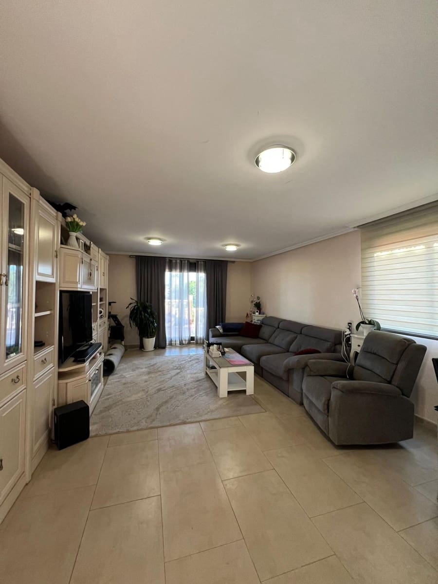 4 sypialnia Willa na sprzedaż w Torrevieja z basenem garażem - 479 900 € (Ref: 9558689)