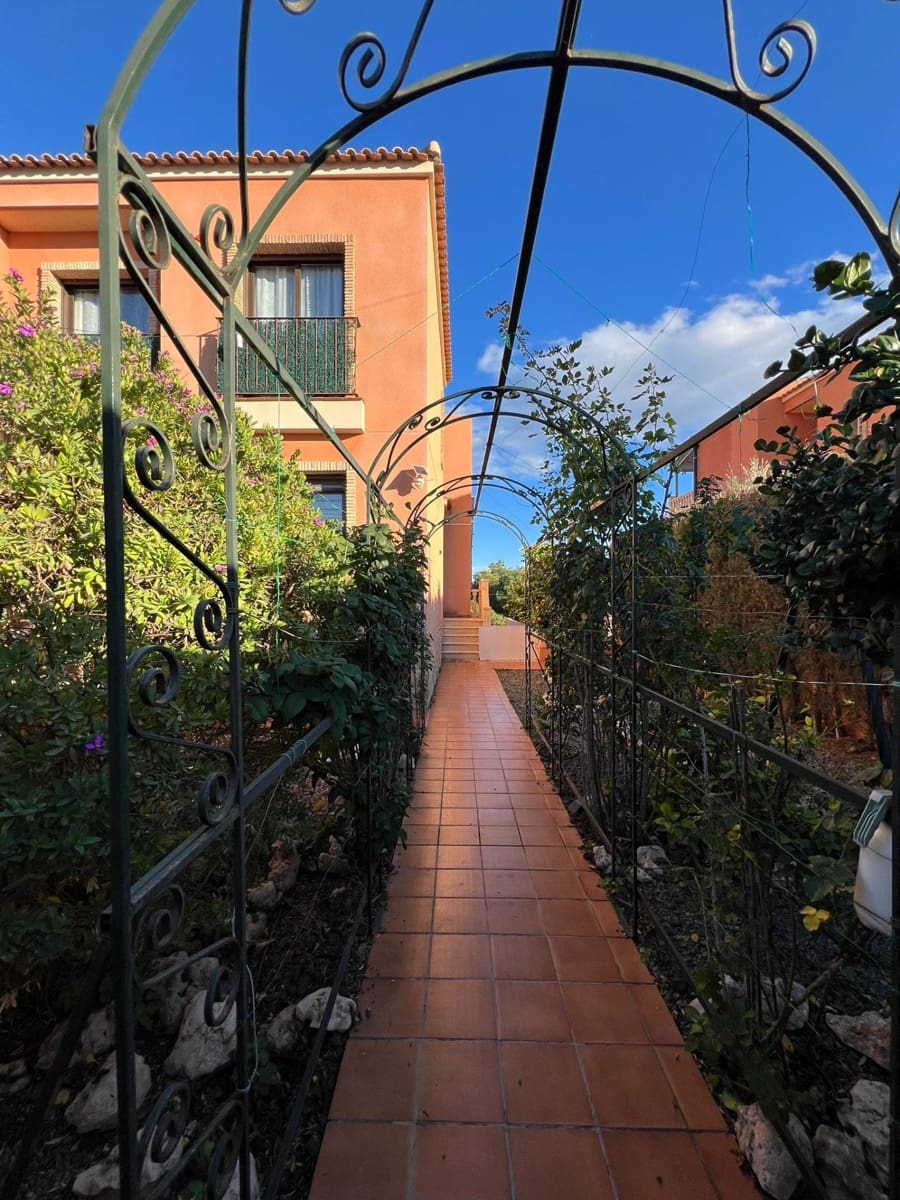 4 sypialnia Willa na sprzedaż w Torrevieja z basenem garażem - 479 900 € (Ref: 9558689)