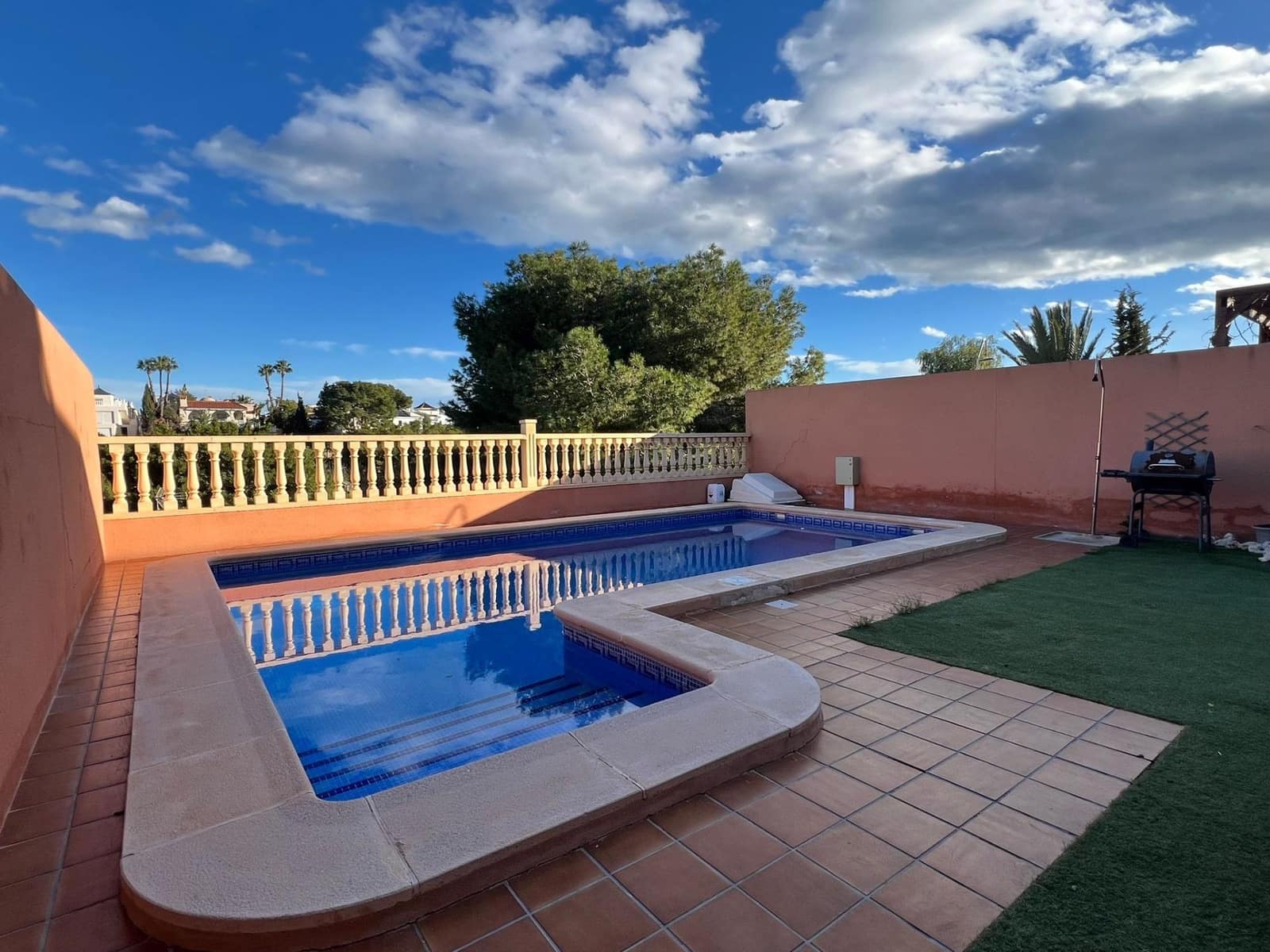 4 sypialnia Willa na sprzedaż w Torrevieja z basenem garażem - 479 900 € (Ref: 9558689)