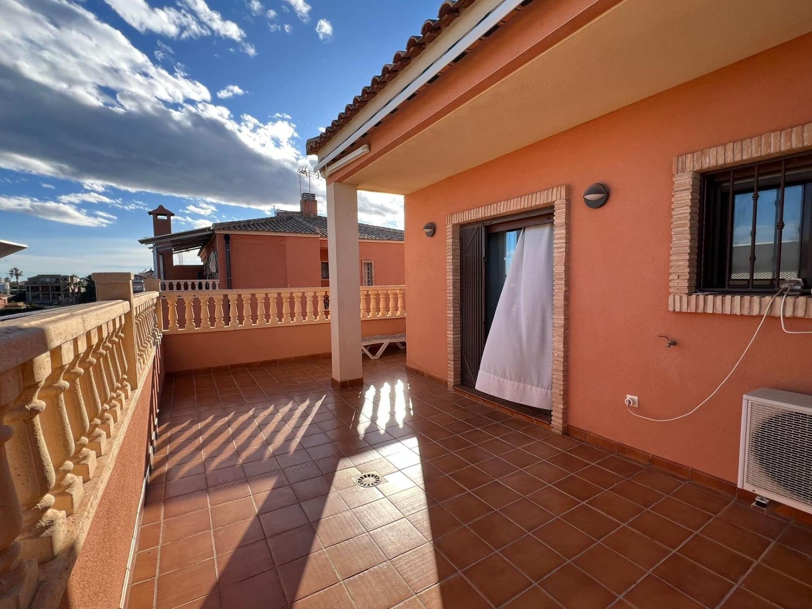 4 sypialnia Willa na sprzedaż w Torrevieja z basenem garażem - 479 900 € (Ref: 9558689)