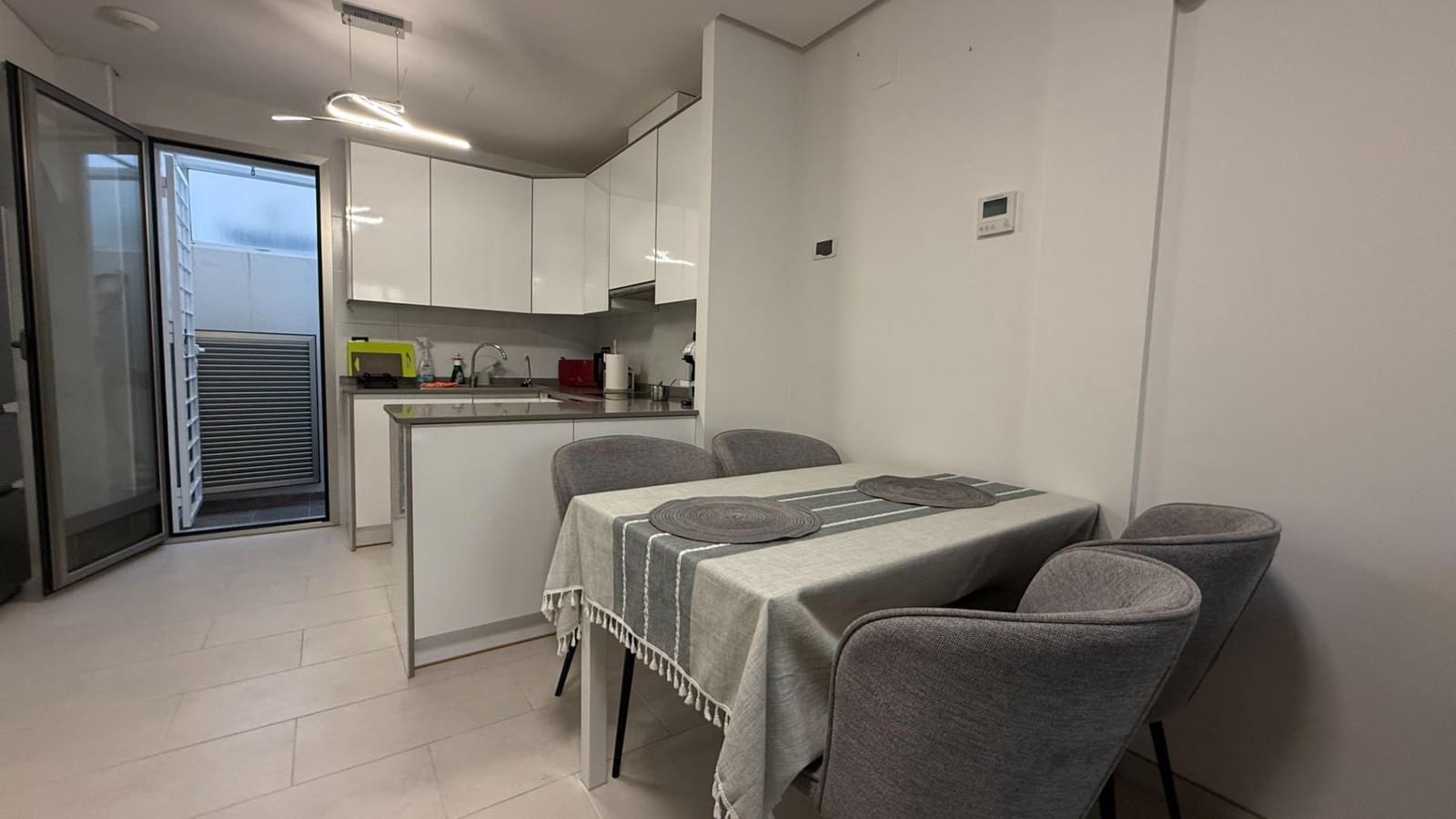 3 soveværelse Rækkehus til salg i Aguas Nuevas med swimmingpool - € 350.000 (Ref: 9571228)