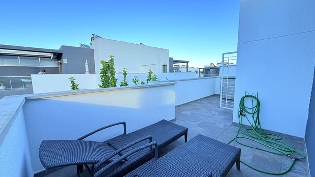 3 soveværelse Rækkehus til salg i Aguas Nuevas, Torrevieja med swimmingpool - € 350.000 (Ref: 9571228)