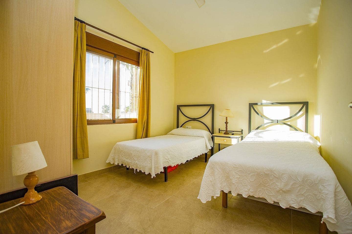 9 makuuhuone Huvila myytävänä paikassa La Manga del Mar Menor - 985 000 € (Ref: 9596224)