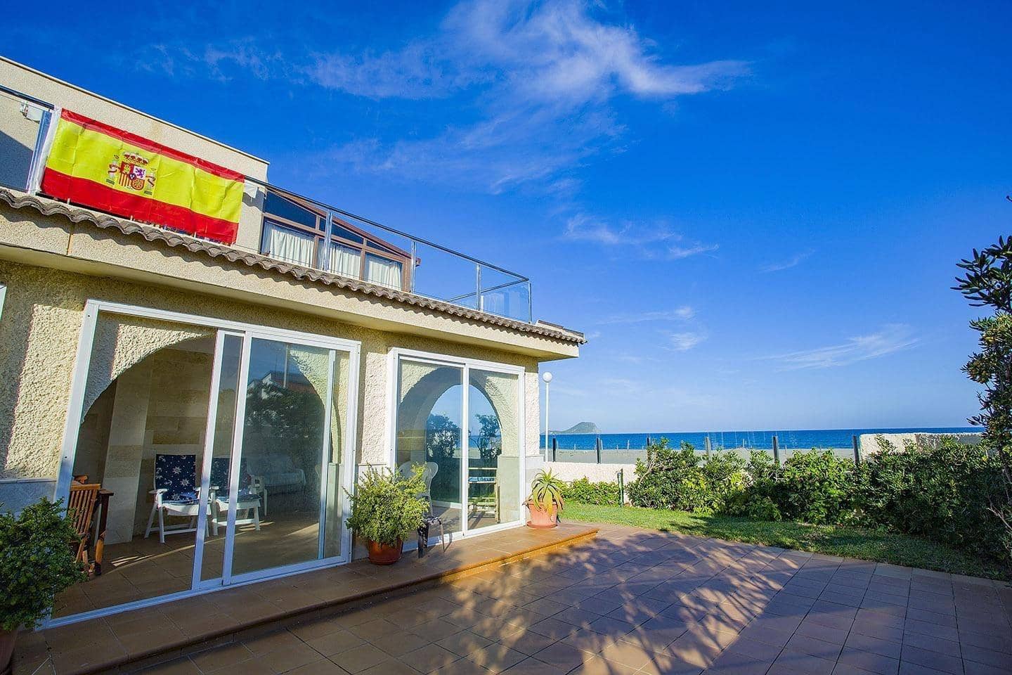 9 makuuhuone Huvila myytävänä paikassa La Manga del Mar Menor - 985 000 € (Ref: 9596224)