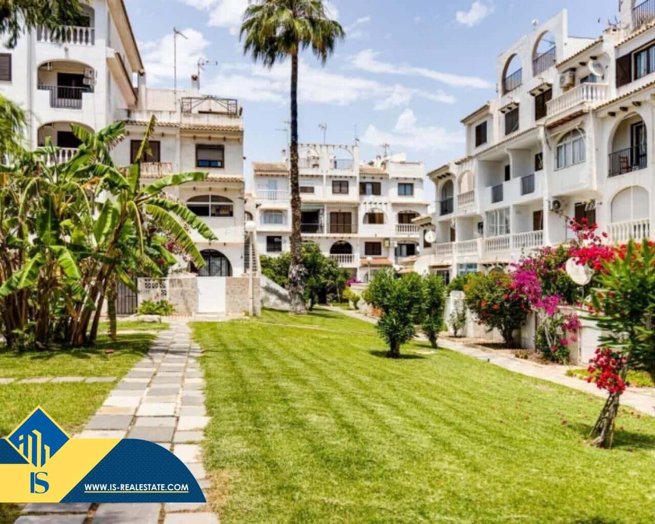 3 bedroom Penthouse for sale in Torrevieja with pool - € 199,900 (Ref: 9596225)