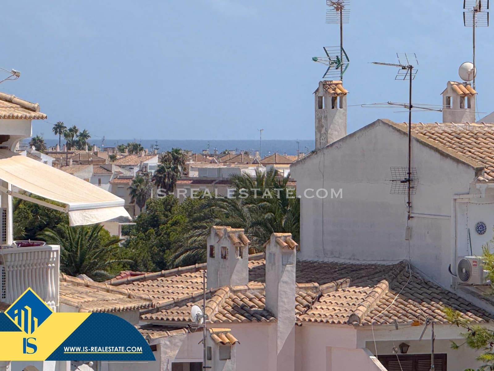 3 bedroom Penthouse for sale in Torrevieja with pool - € 199,900 (Ref: 9596225)