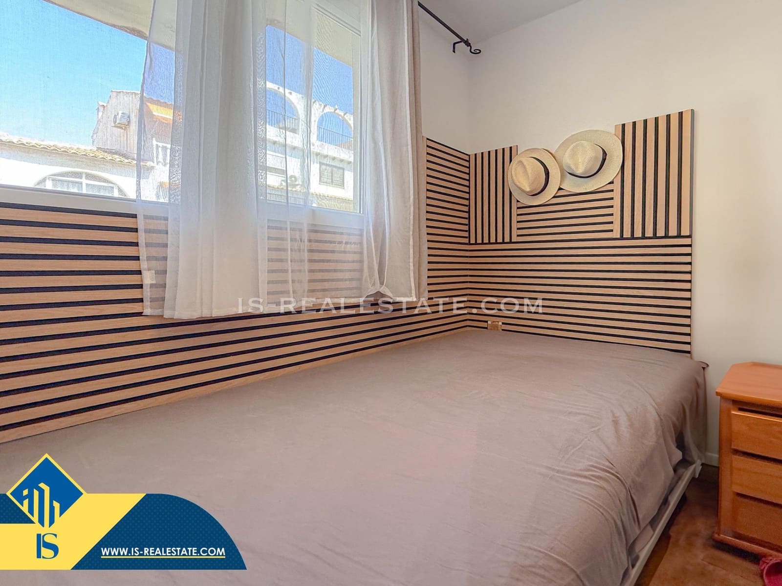 3 bedroom Penthouse for sale in Torrevieja with pool - € 199,900 (Ref: 9596225)