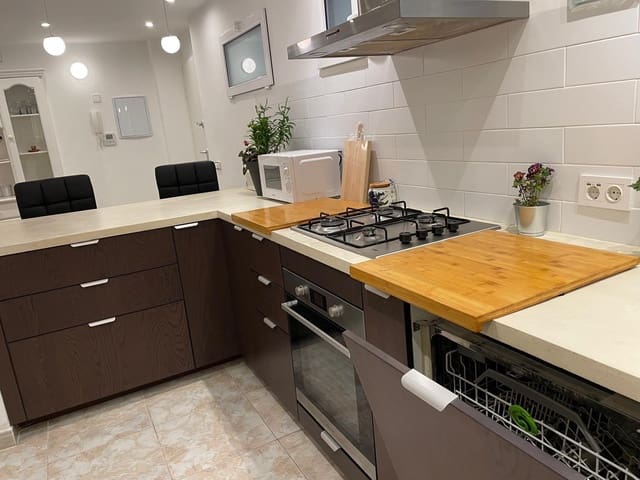 2 soverom Leilighet til leie i El Terreno, Palma de Mallorca - € 1 600 (Ref: 10171812)