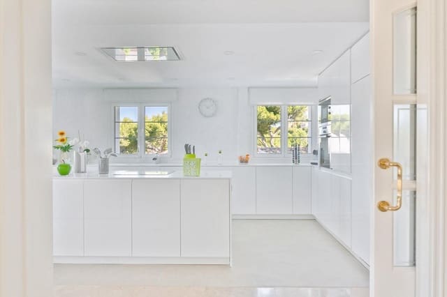 5 makuuhuone Huvila myytävänä paikassa Es Camp De Mar / El Camp De Mar, Andratx mukana uima-altaan 
autotalli - 11 900 000 € (Ref: 8597498)