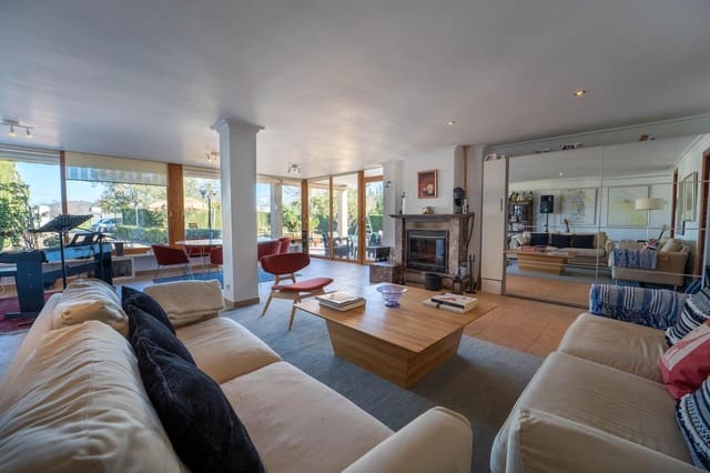 5 soverom Hus til salgs i Inca med svømmebasseng garasje - € 999 000 (Ref: 8776480)