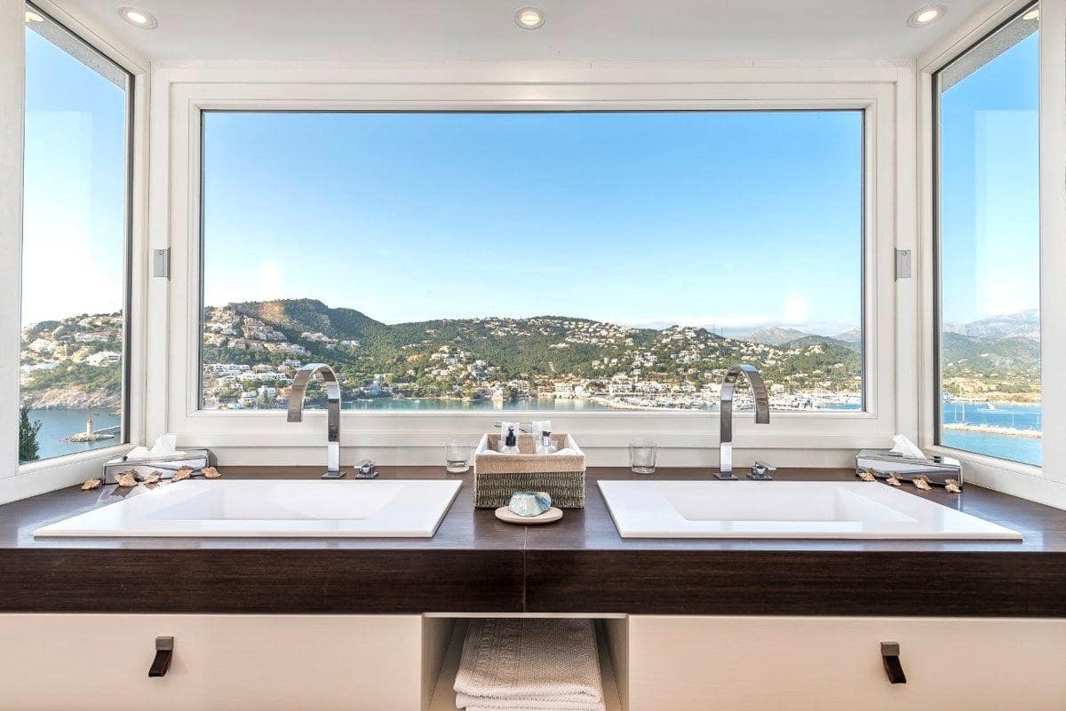 5 soverom Villa til salgs i Puerto de Andratx med svømmebasseng garasje - € 17 900 000 (Ref: 8992462)