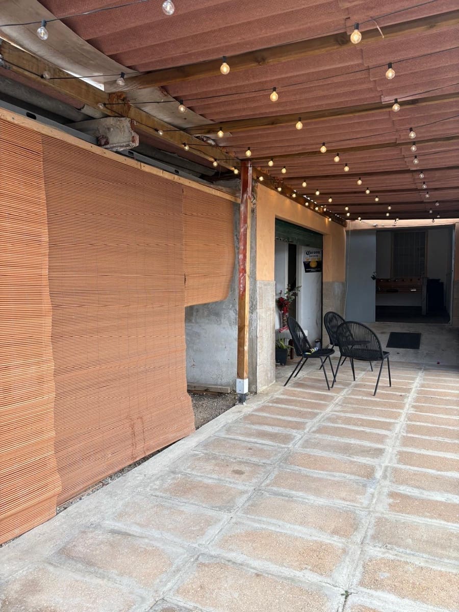 8 soverom Kommersiell til leie i L'Aranjassa / S'Aranjassa med garasje - € 1 000 (Ref: 8994636)