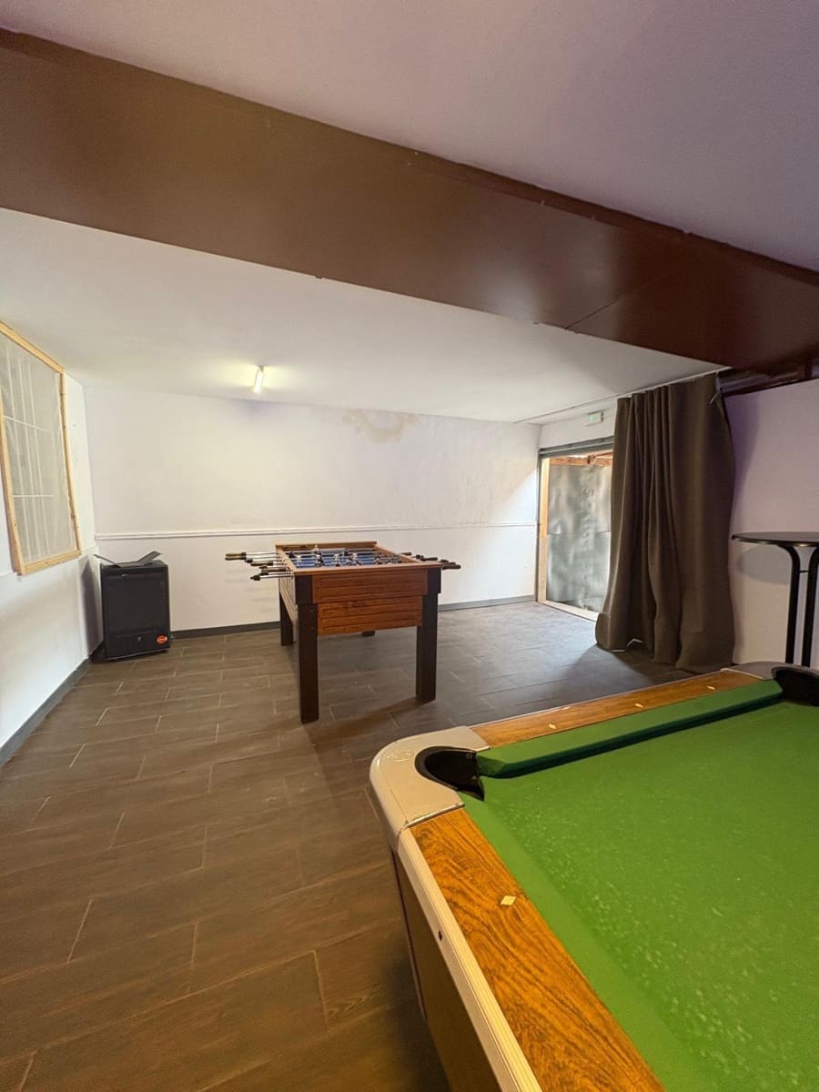 8 soverom Kommersiell til leie i L'Aranjassa / S'Aranjassa med garasje - € 1 000 (Ref: 8994636)