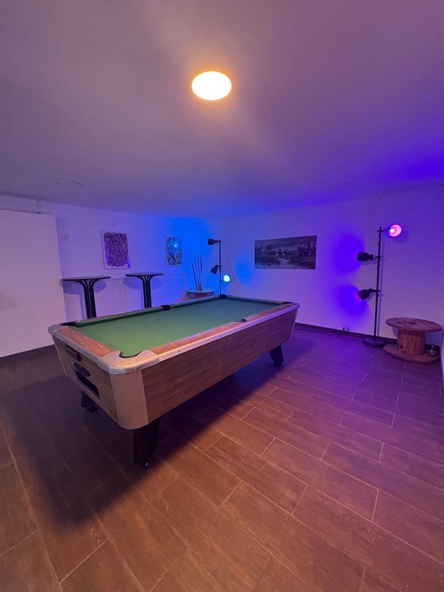 8 soverom Kommersiell til leie i L'Aranjassa / S'Aranjassa med garasje - € 1 000 (Ref: 8994636)