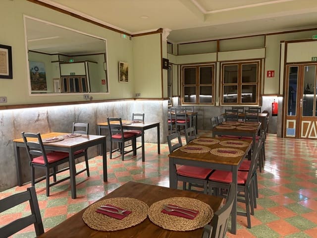 8 soverom Kommersiell til leie i L'Aranjassa / S'Aranjassa, Palma de Mallorca med garasje - € 1 000 (Ref: 8994636)