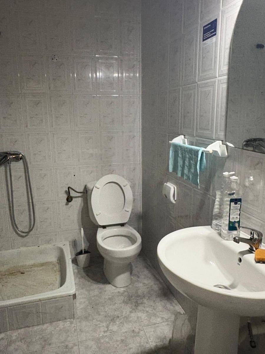 8 soverom Kommersiell til leie i L'Aranjassa / S'Aranjassa med garasje - € 1 000 (Ref: 8994636)