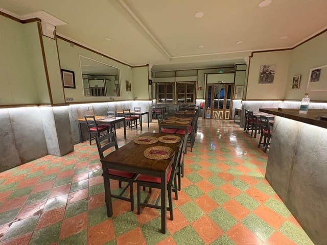 8 soverom Kommersiell til leie i L'Aranjassa / S'Aranjassa, Palma de Mallorca med garasje - € 1 000 (Ref: 8994636)