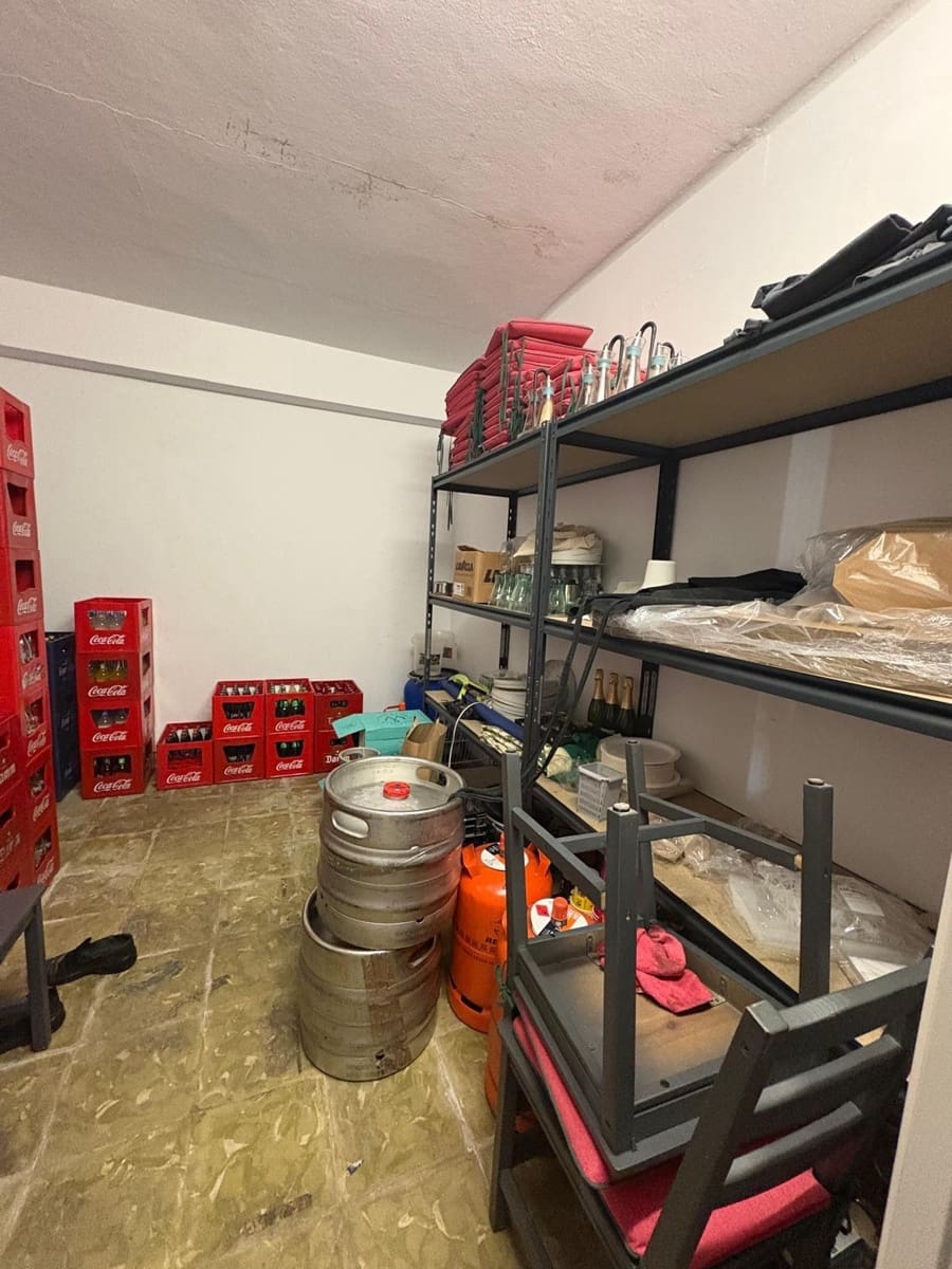 8 soverom Kommersiell til leie i L'Aranjassa / S'Aranjassa med garasje - € 1 000 (Ref: 8994636)