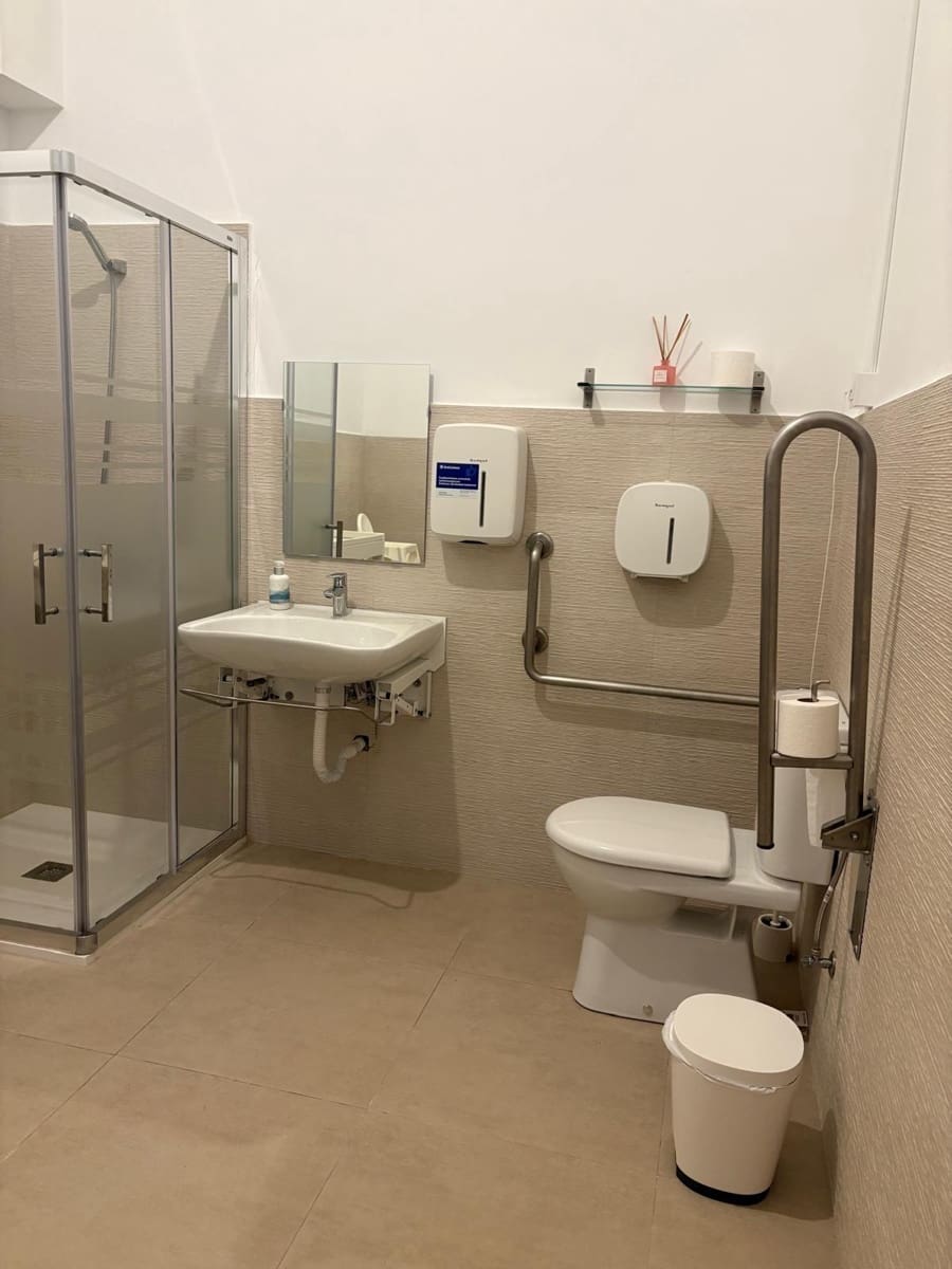 8 soverom Kommersiell til leie i L'Aranjassa / S'Aranjassa med garasje - € 1 000 (Ref: 8994636)