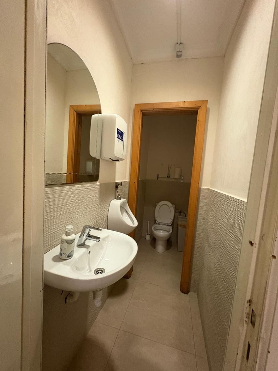 8 soverom Kommersiell til leie i L'Aranjassa / S'Aranjassa med garasje - € 1 000 (Ref: 8994636)