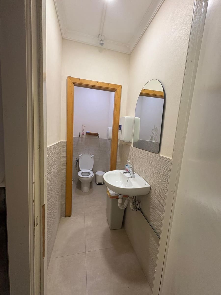 8 soverom Kommersiell til leie i L'Aranjassa / S'Aranjassa med garasje - € 1 000 (Ref: 8994636)