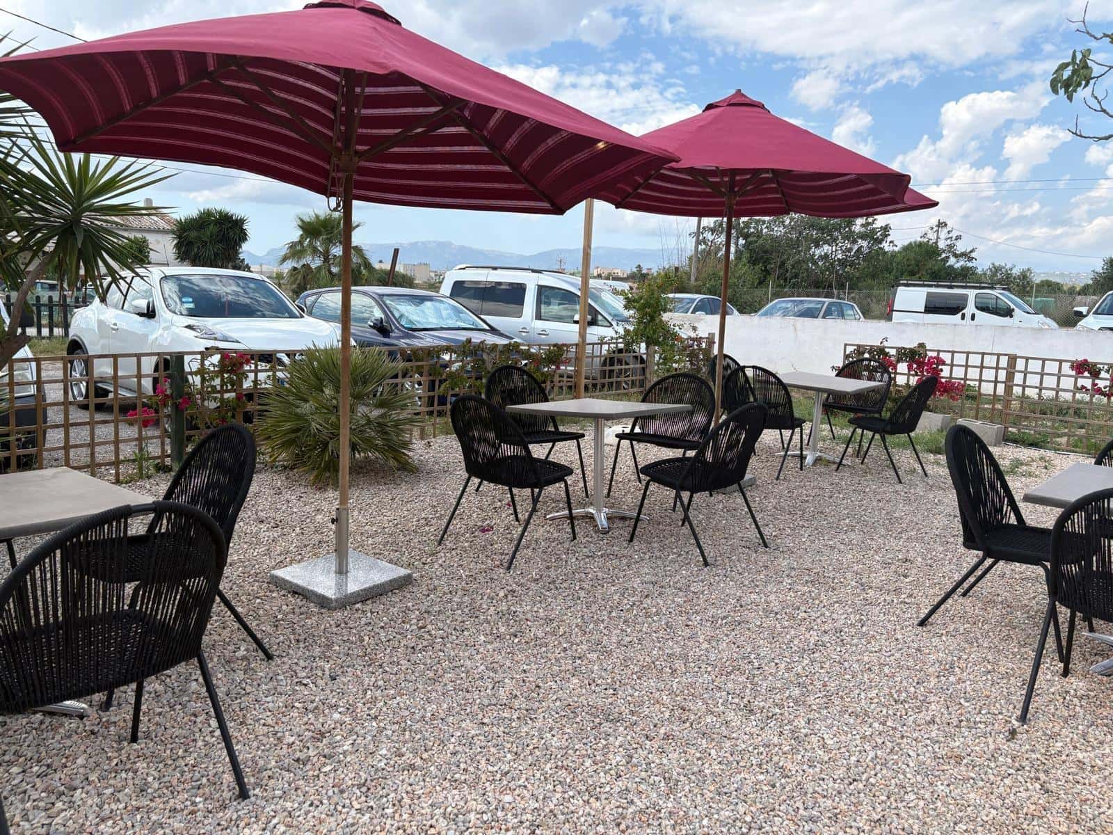 8 soverom Kommersiell til leie i L'Aranjassa / S'Aranjassa med garasje - € 1 000 (Ref: 8994636)