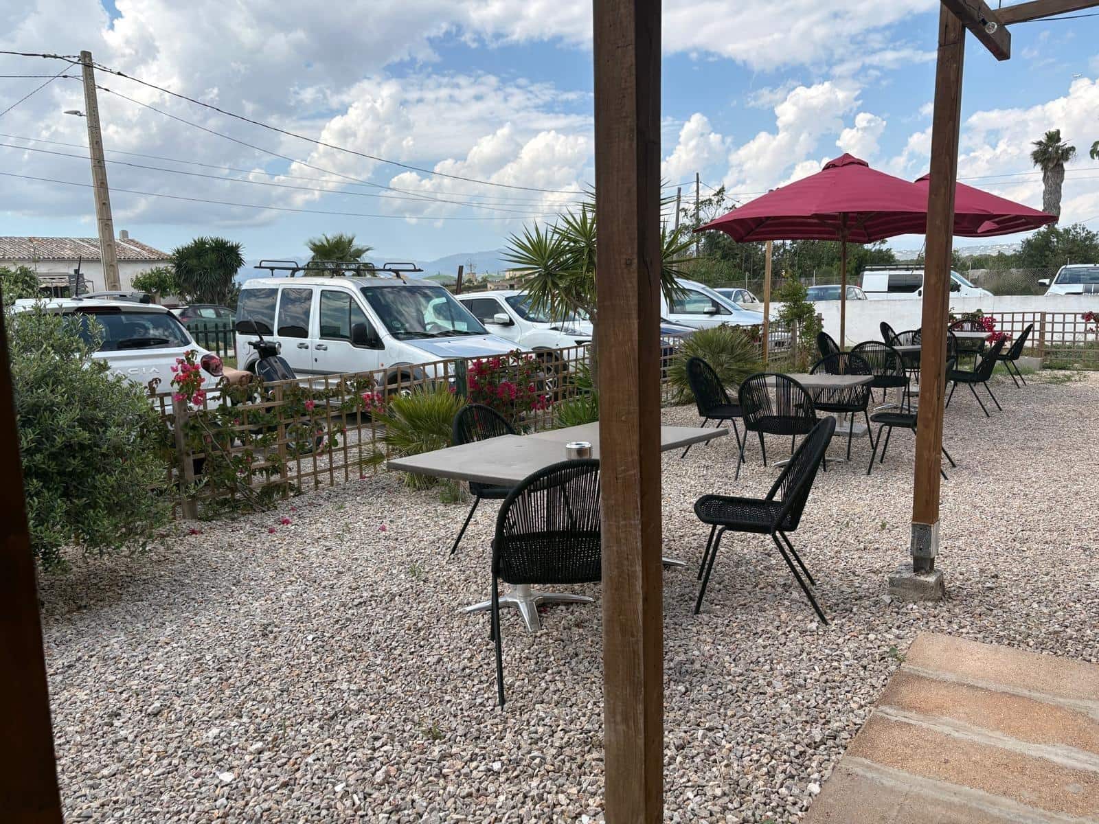 8 soverom Kommersiell til leie i L'Aranjassa / S'Aranjassa med garasje - € 1 000 (Ref: 8994636)