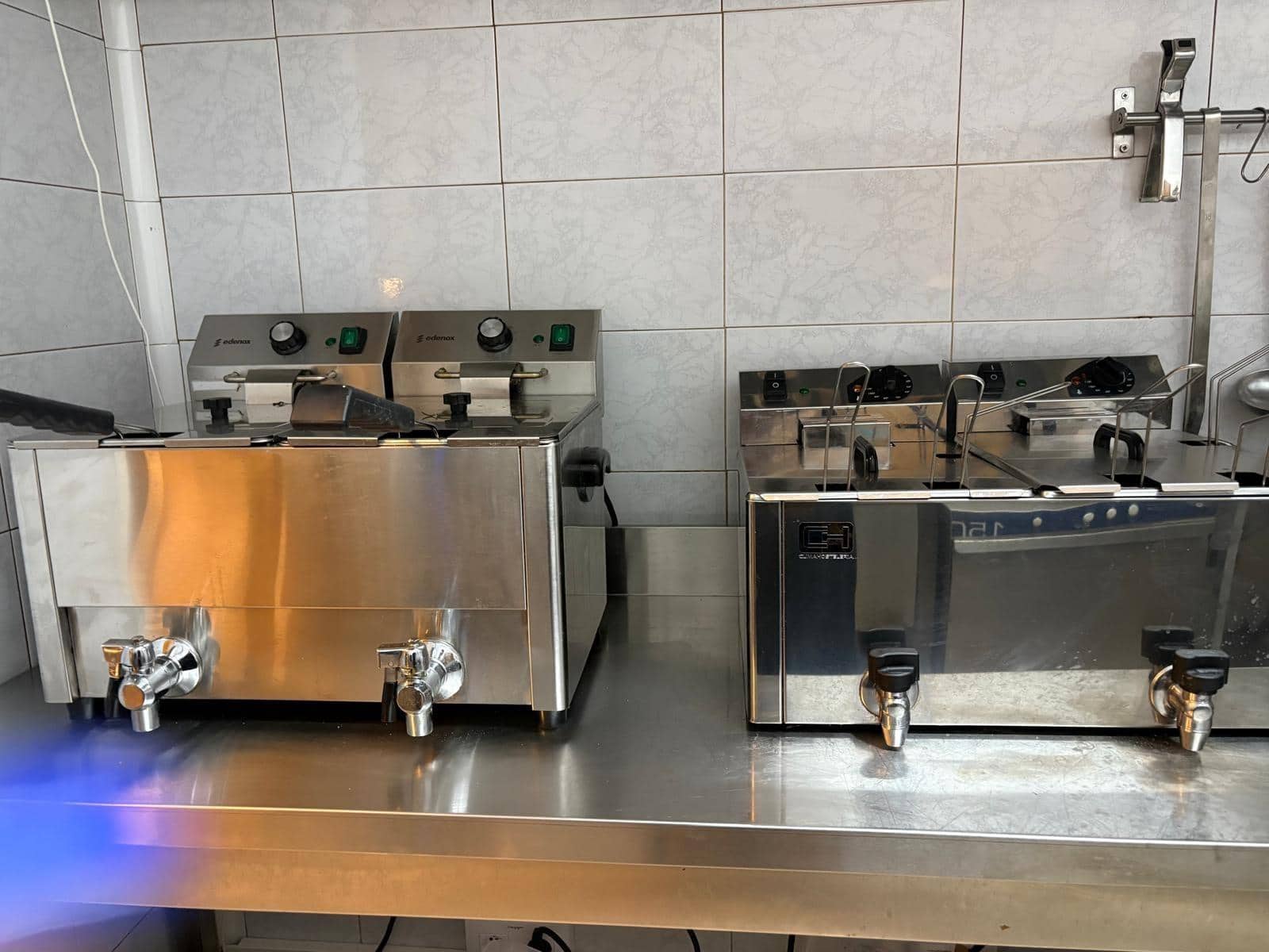 8 soverom Kommersiell til leie i L'Aranjassa / S'Aranjassa med garasje - € 1 000 (Ref: 8994636)