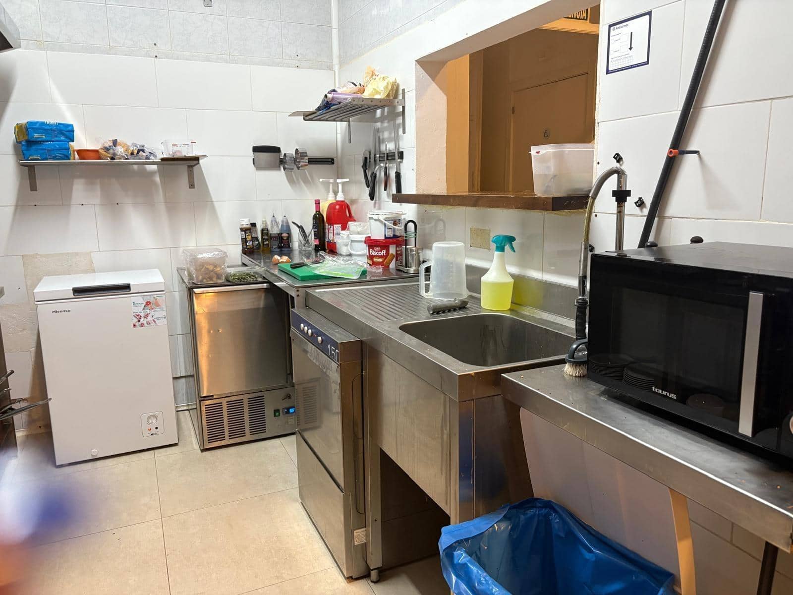 8 soverom Kommersiell til leie i L'Aranjassa / S'Aranjassa med garasje - € 1 000 (Ref: 8994636)