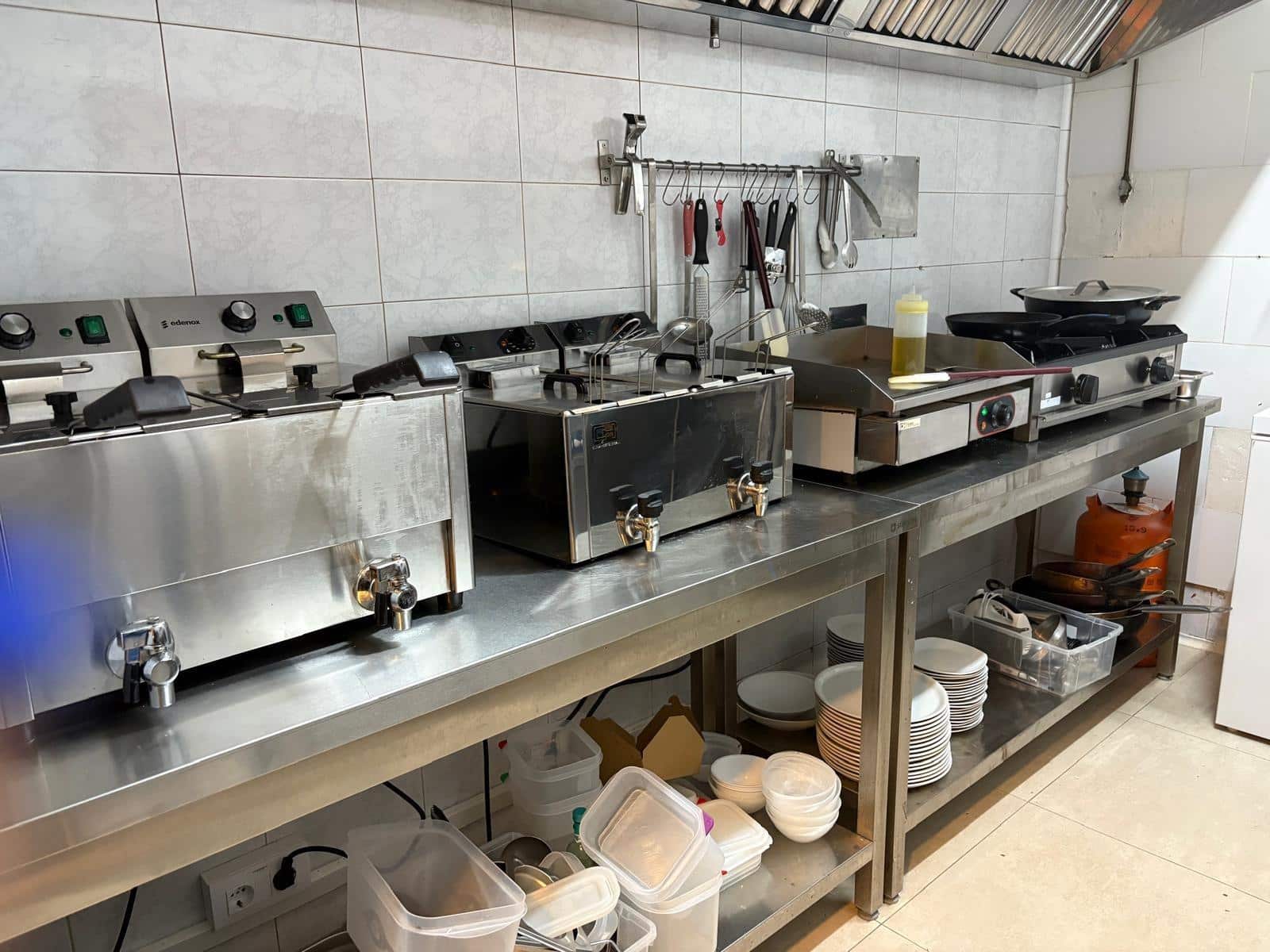 8 soverom Kommersiell til leie i L'Aranjassa / S'Aranjassa med garasje - € 1 000 (Ref: 8994636)