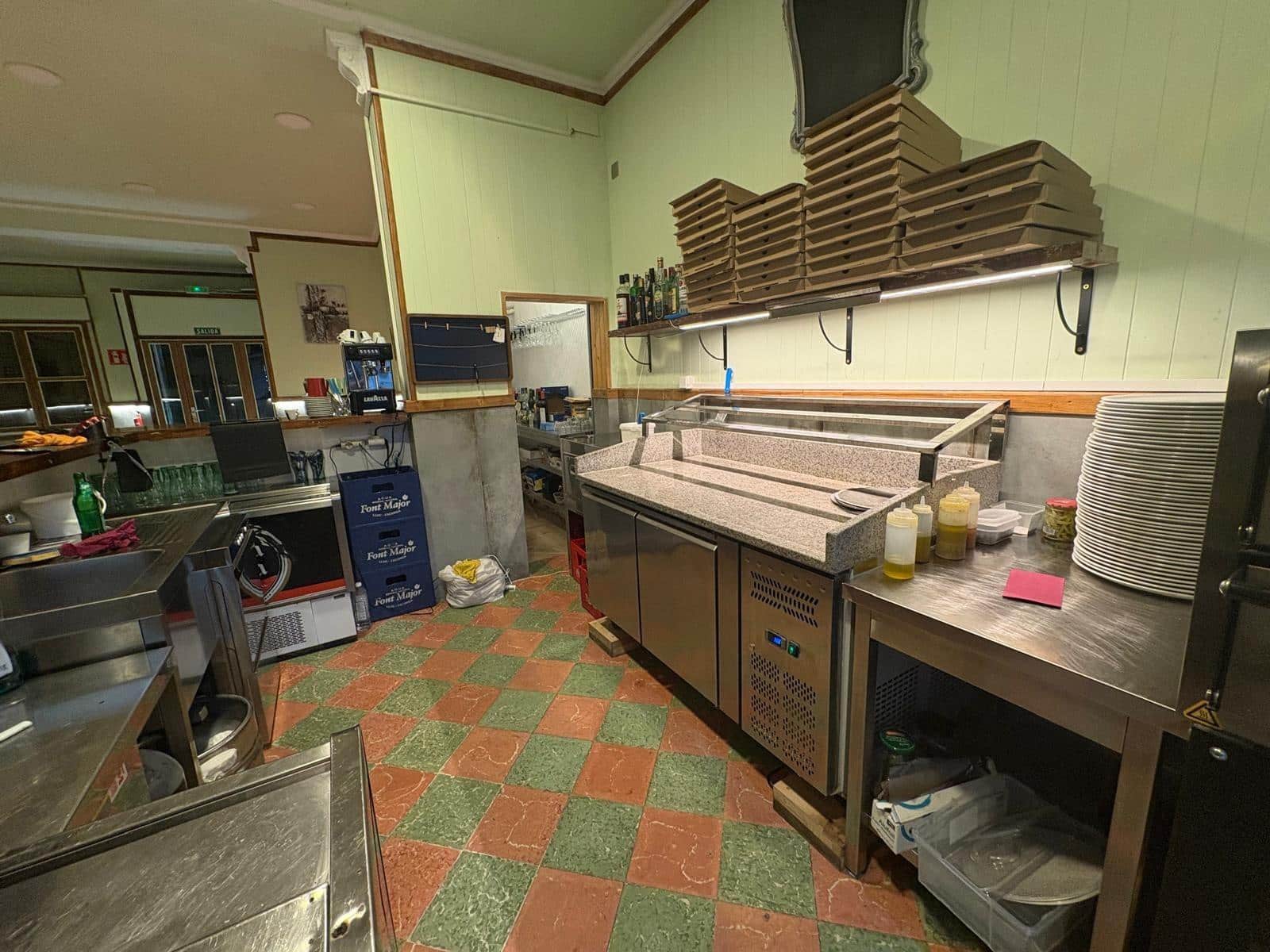 8 soverom Kommersiell til leie i L'Aranjassa / S'Aranjassa med garasje - € 1 000 (Ref: 8994636)