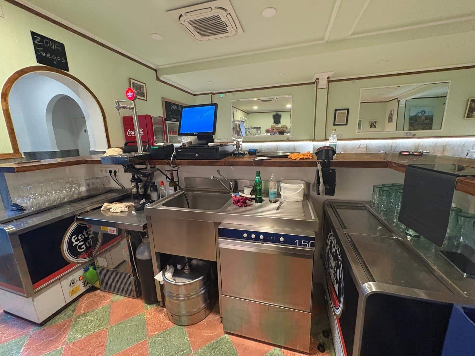 8 soverom Kommersiell til leie i L'Aranjassa / S'Aranjassa med garasje - € 1 000 (Ref: 8994636)