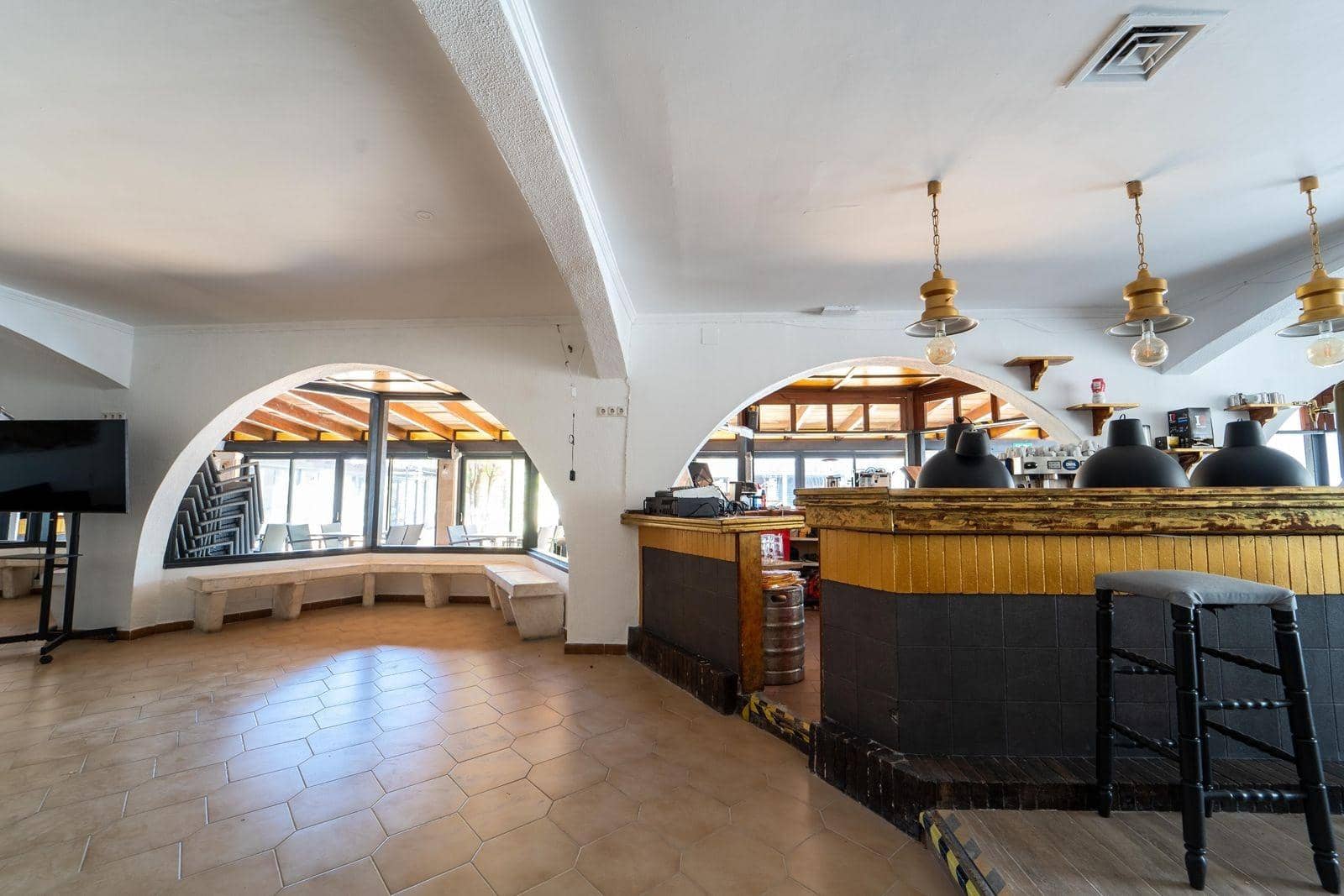 Commercieel te huur in Alcudia - € 5.500 (Ref: 9176508)