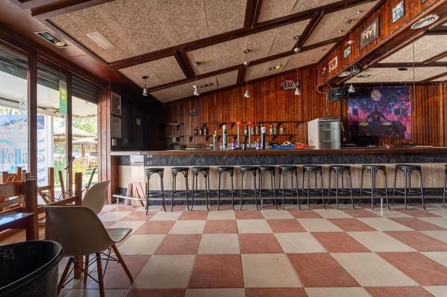 Commerciale da affittare in Puerto de Alcudia, Alcúdia - 3.700 € (Rif: 9176509)