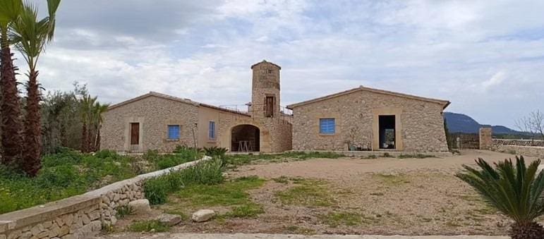 Finca/Casa Rural de 12 habitaciones en Montuïri en venta - 7.000.000 € (Ref: 9208382)